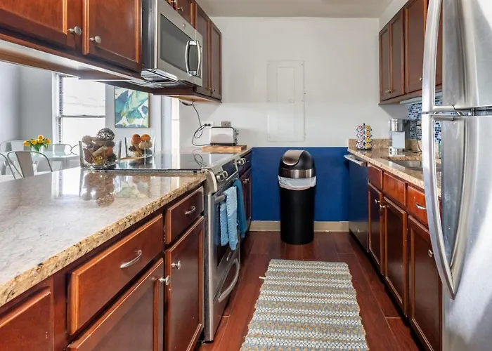 Vintage Downtown Penthouse, Gym & Balcony #6 Chicago
