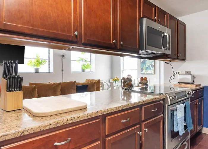 Vintage Downtown Penthouse, Gym & Balcony #6 * Chicago