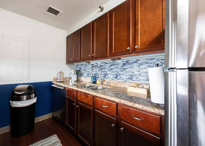 Vintage Downtown Penthouse, Gym & Balcony #6 * Chicago